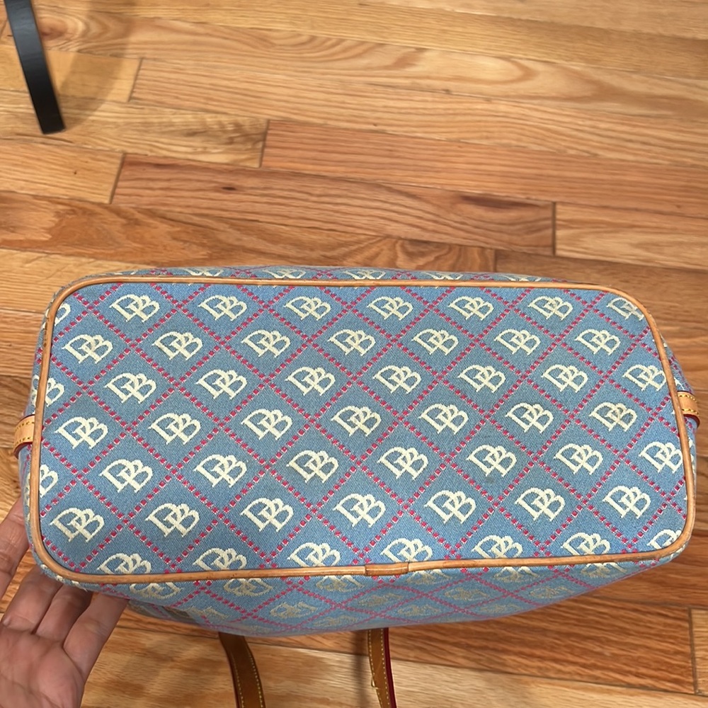 GUC beautiful Dooney & Bourke Handbag 👜 - Picture 10 of 17
